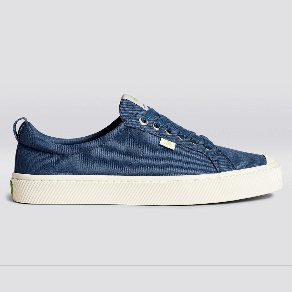 NIB cariuma oca low shadow blue canvas sneaker